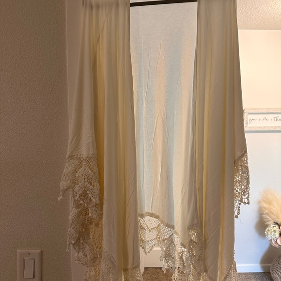 POL Tops - POL One Size Lace Overlay